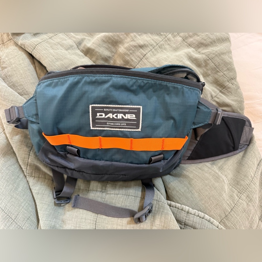 Dakine Bike Waist Bag with water system